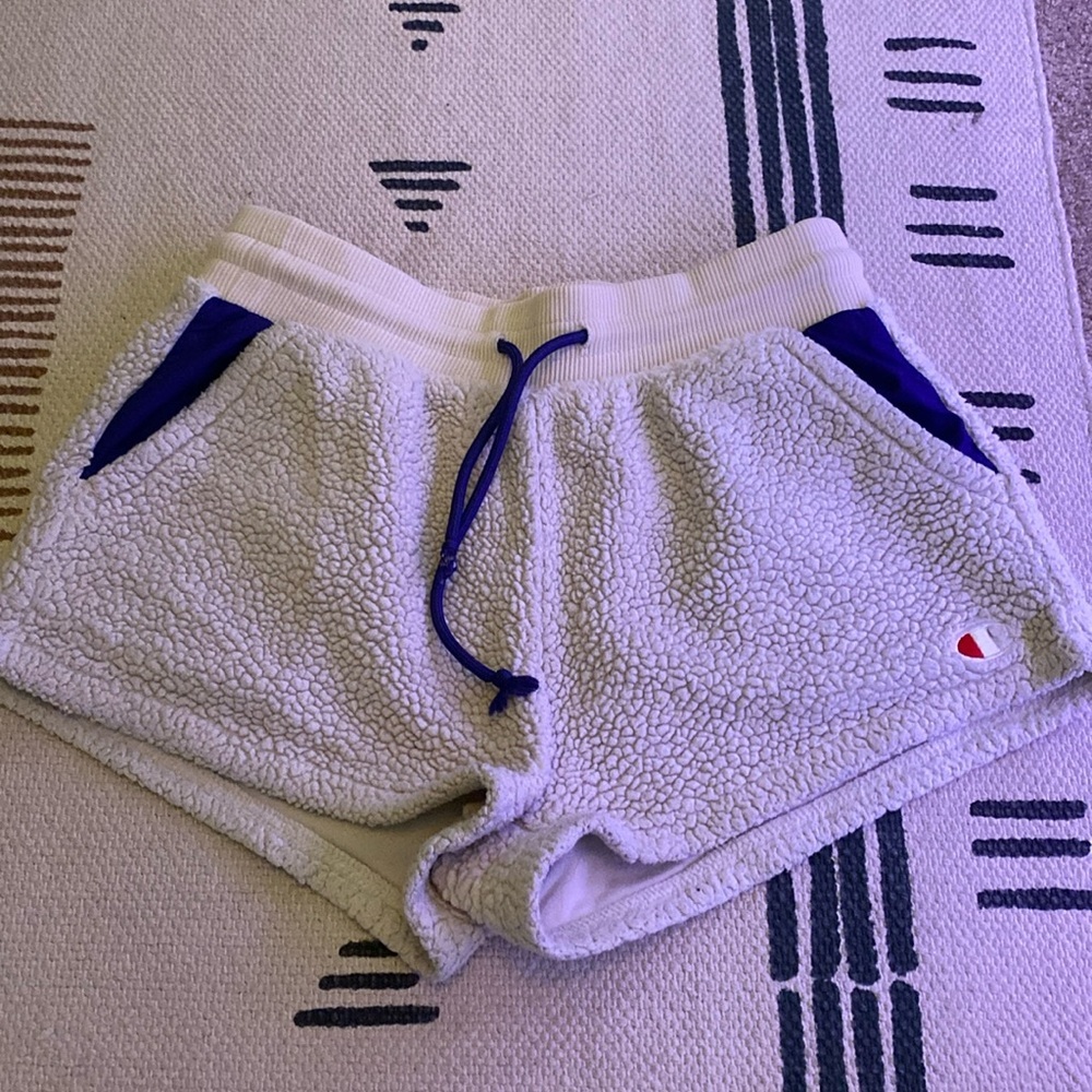 WOMEN'S CHAMPION SHERPA CREAM SHORTS Small